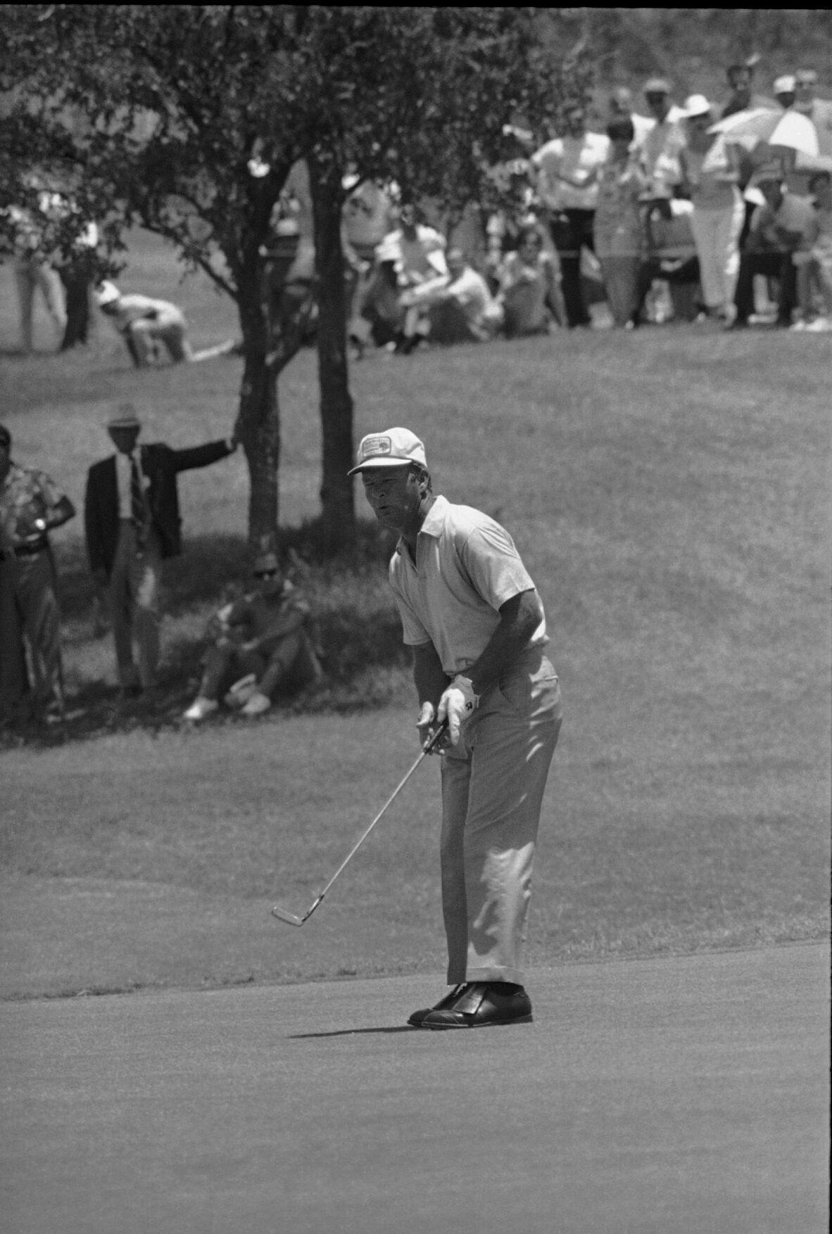 1968: Arnold Palmer becomes first PGA golfer to earn $1 million in career